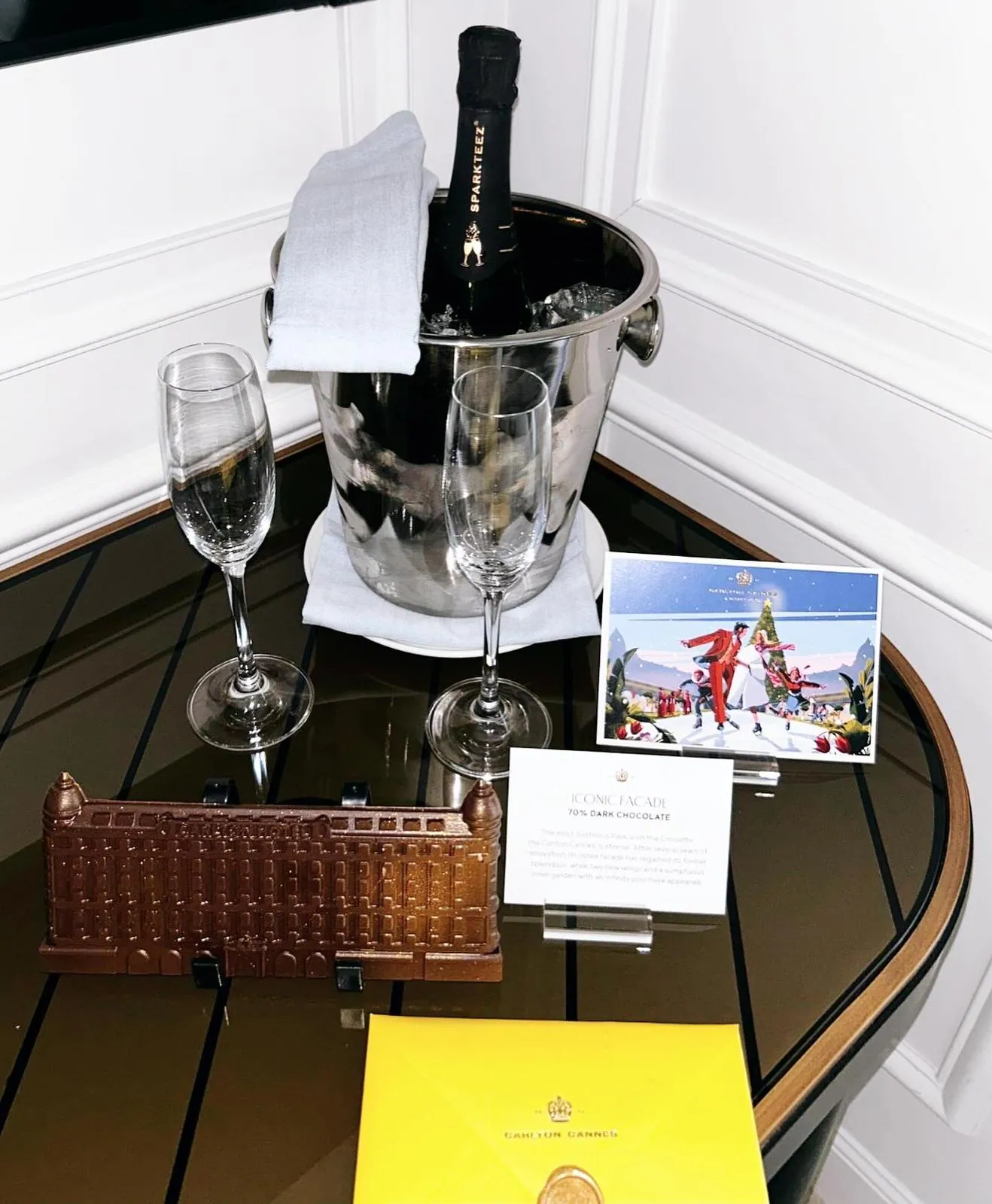 🚀📍Currently served at the au @carltoncannes 🥂🍾🤩